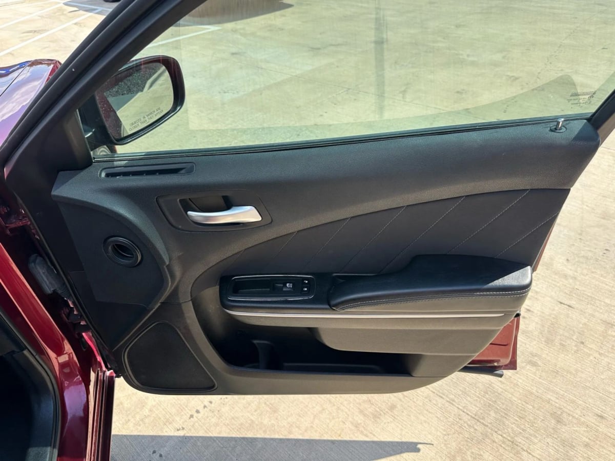 2019 Dodge Charger SXT photo 30