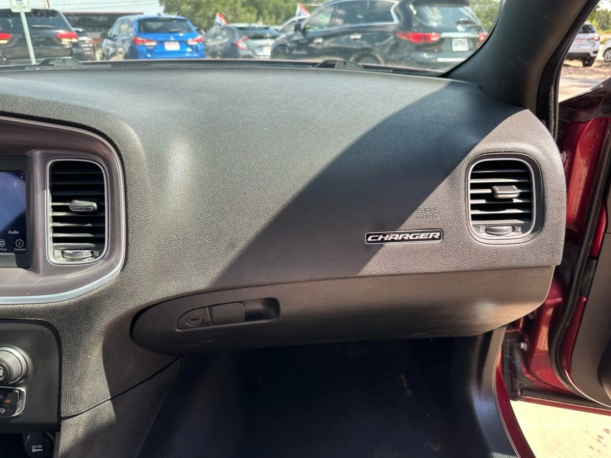 2019 Dodge Charger SXT photo 33