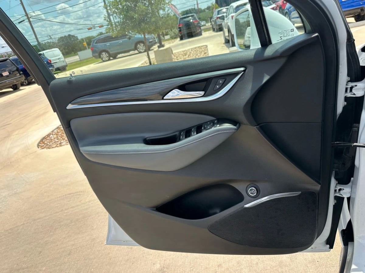 2020 Buick Enclave Essence photo 23