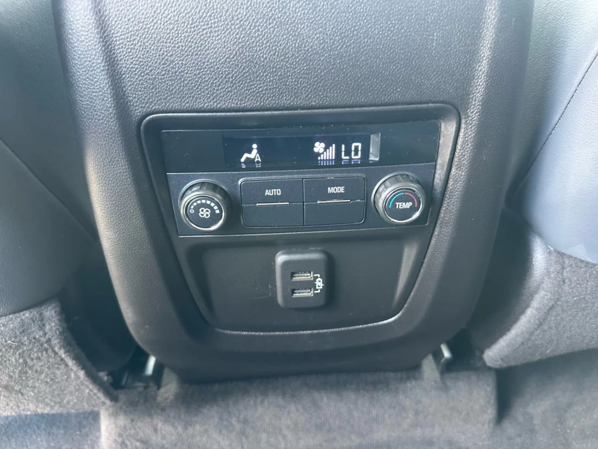 2020 Buick Enclave Essence photo 25
