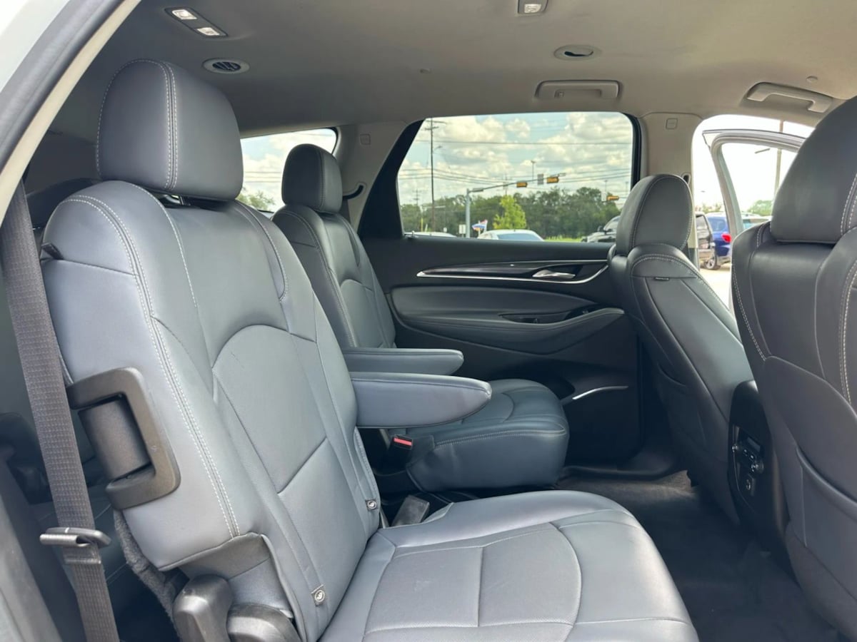 2020 Buick Enclave Essence photo 28