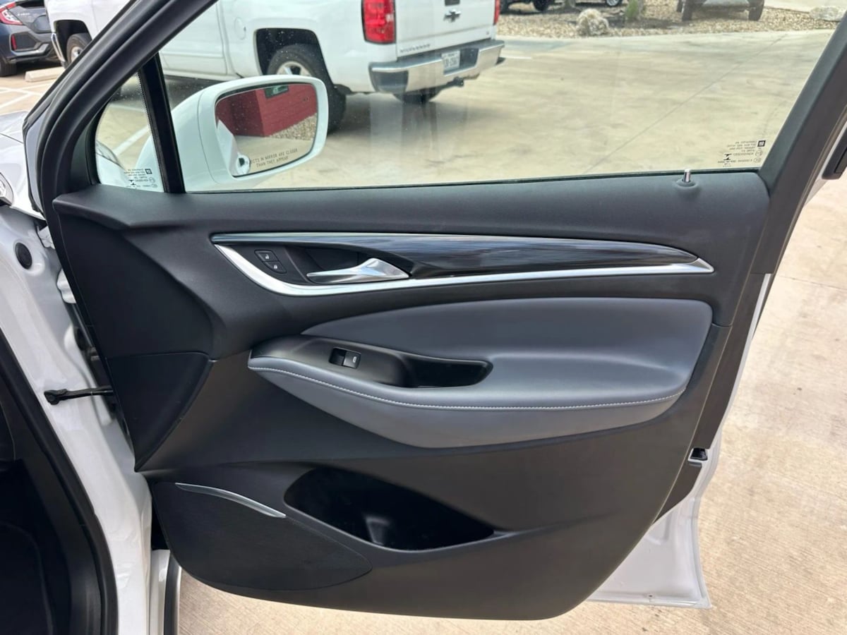 2020 Buick Enclave Essence photo 30