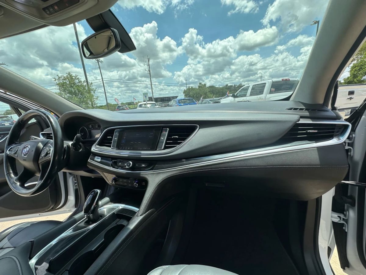 2020 Buick Enclave Essence photo 35