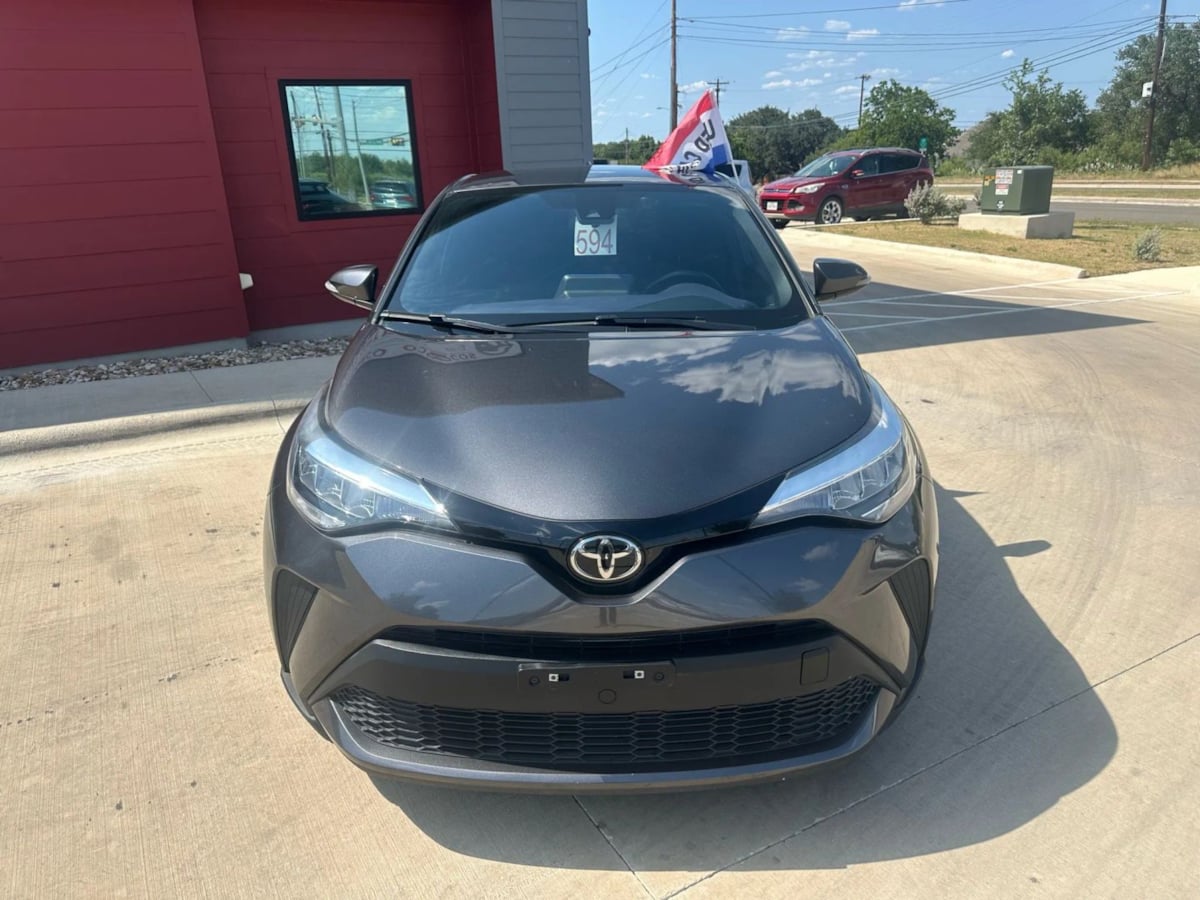 2021 Toyota C-HR XLE photo 3