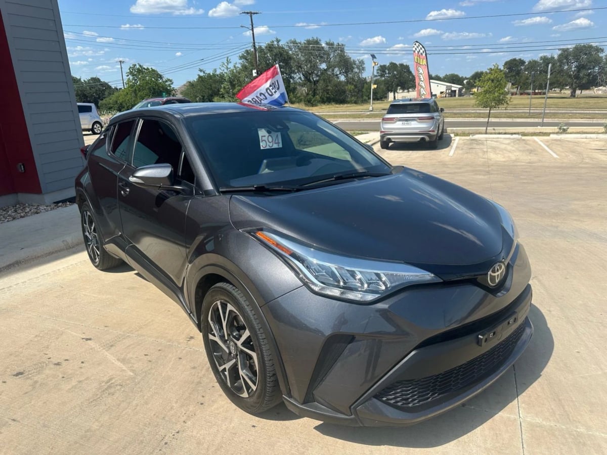 2021 Toyota C-HR XLE photo 4