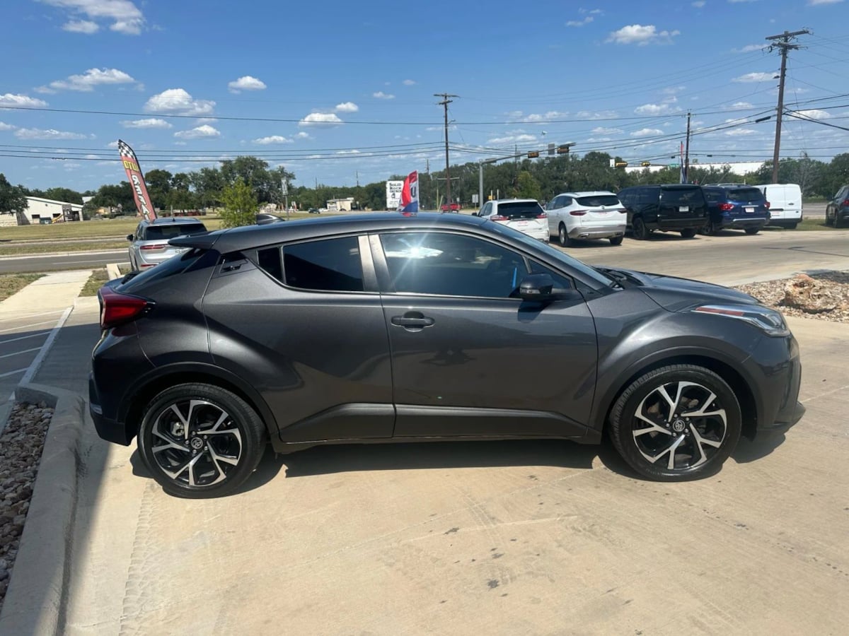 2021 Toyota C-HR XLE photo 5