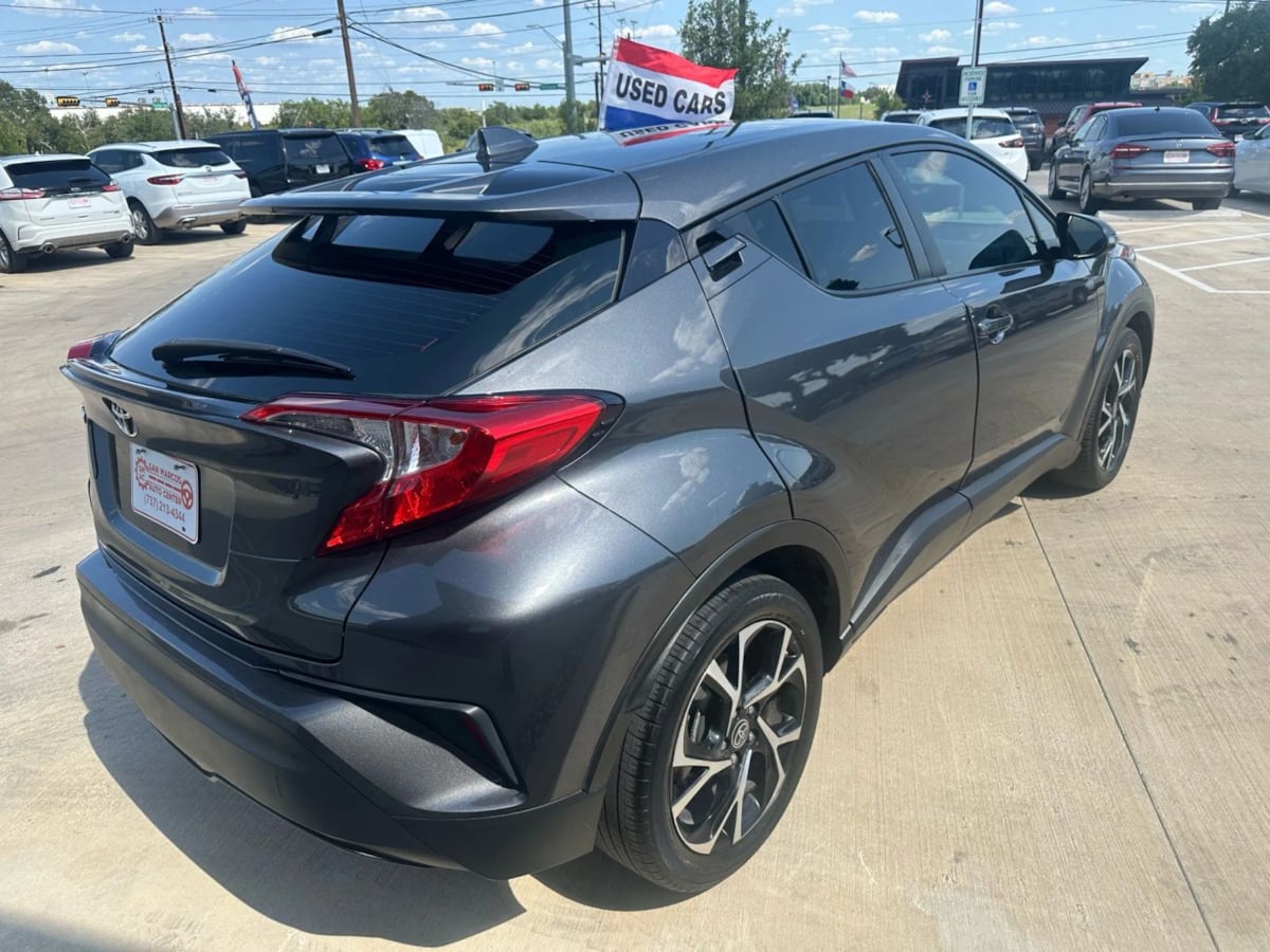 2021 Toyota C-HR XLE photo 6