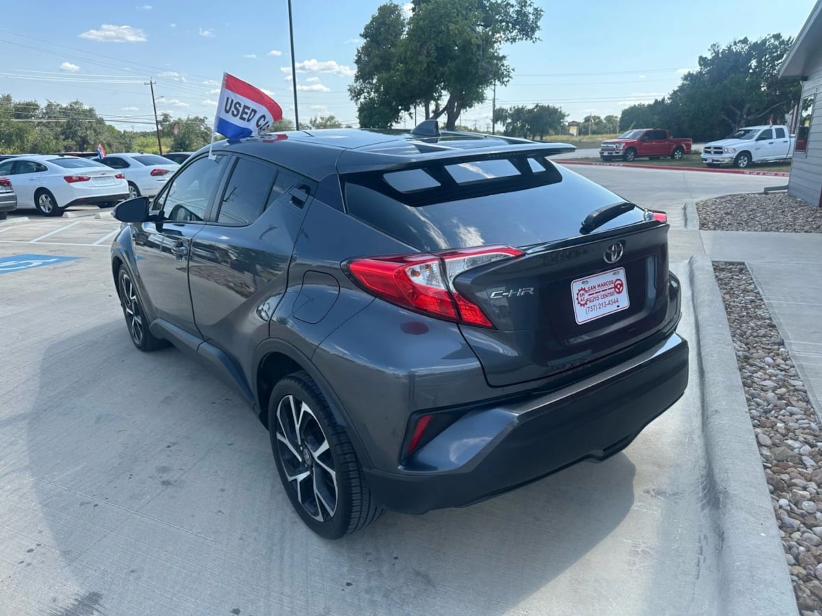 2021 Toyota C-HR XLE photo 8