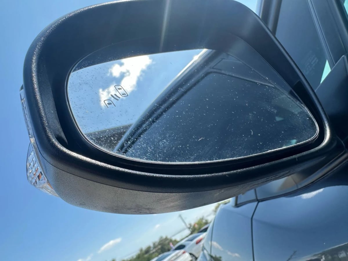 2021 Toyota C-HR XLE photo 11