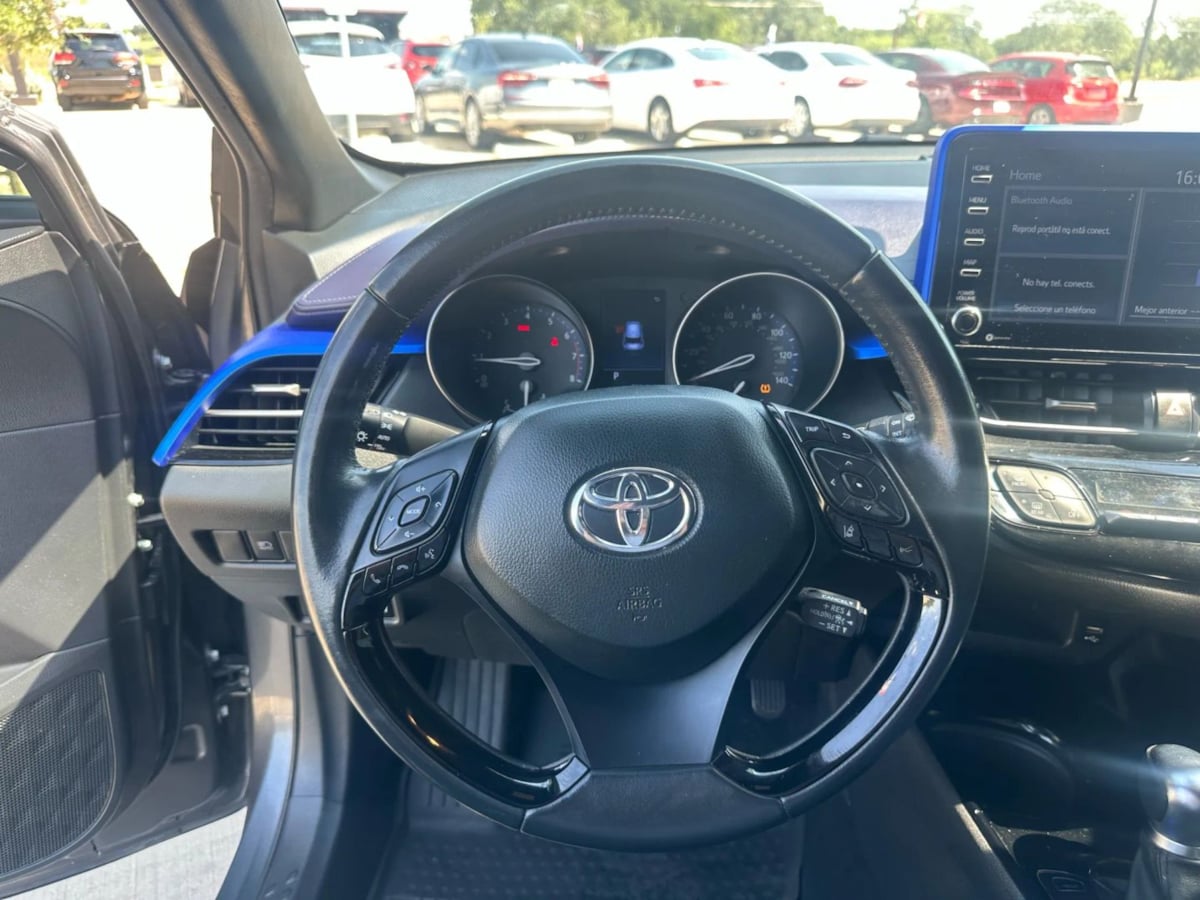 2021 Toyota C-HR XLE photo 15