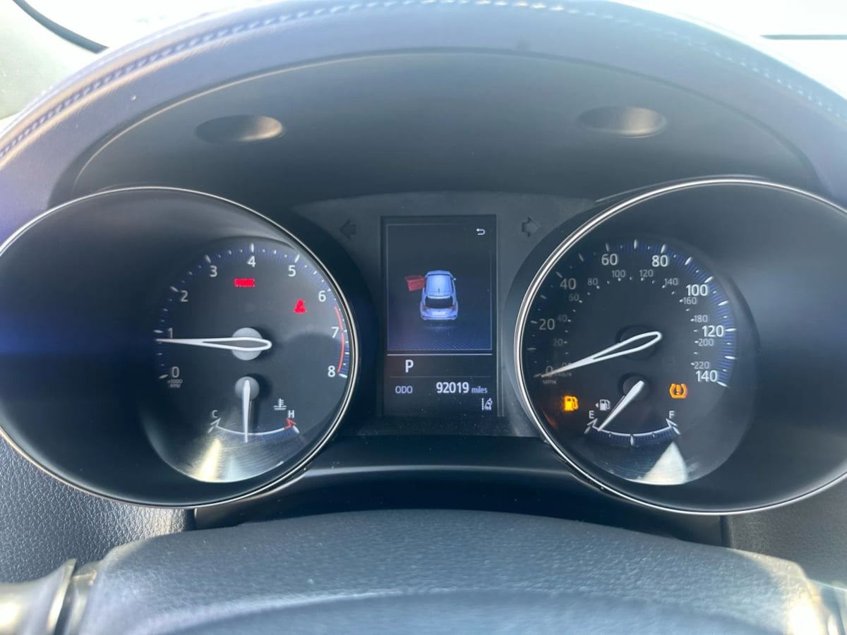 2021 Toyota C-HR XLE photo 16