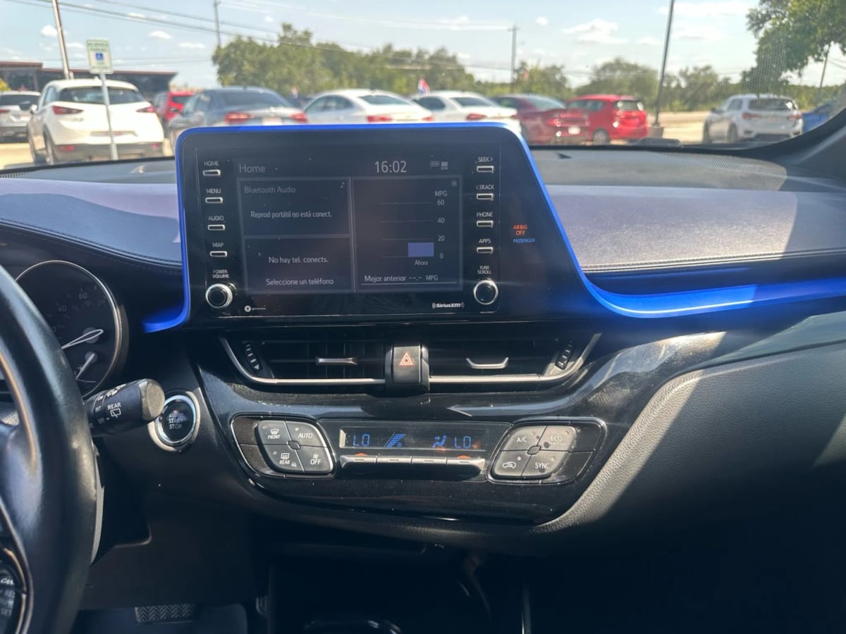 2021 Toyota C-HR XLE photo 17