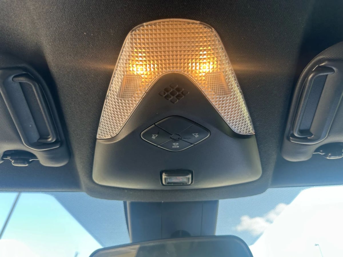 2021 Toyota C-HR XLE photo 18