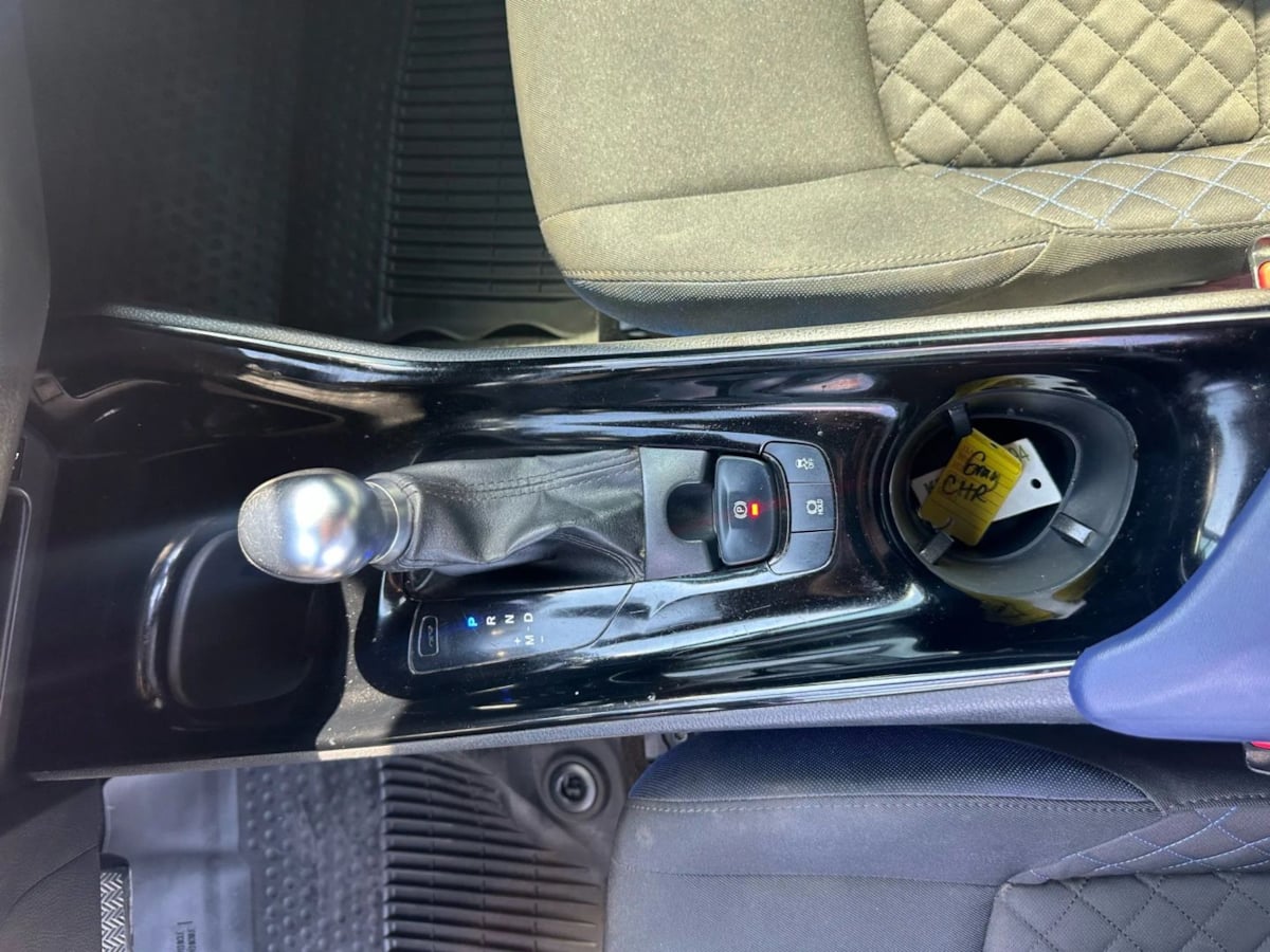 2021 Toyota C-HR XLE photo 20