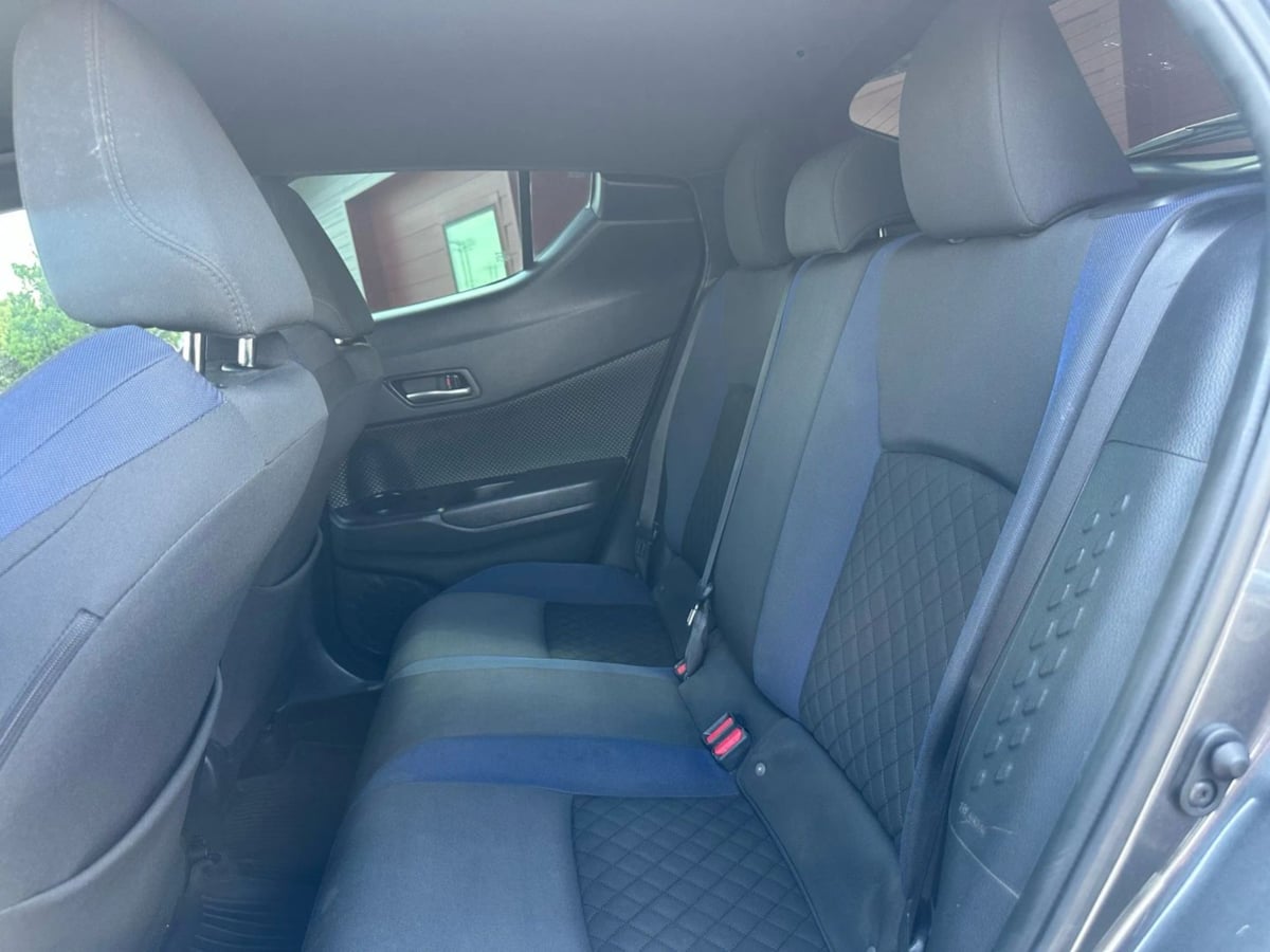 2021 Toyota C-HR XLE photo 25