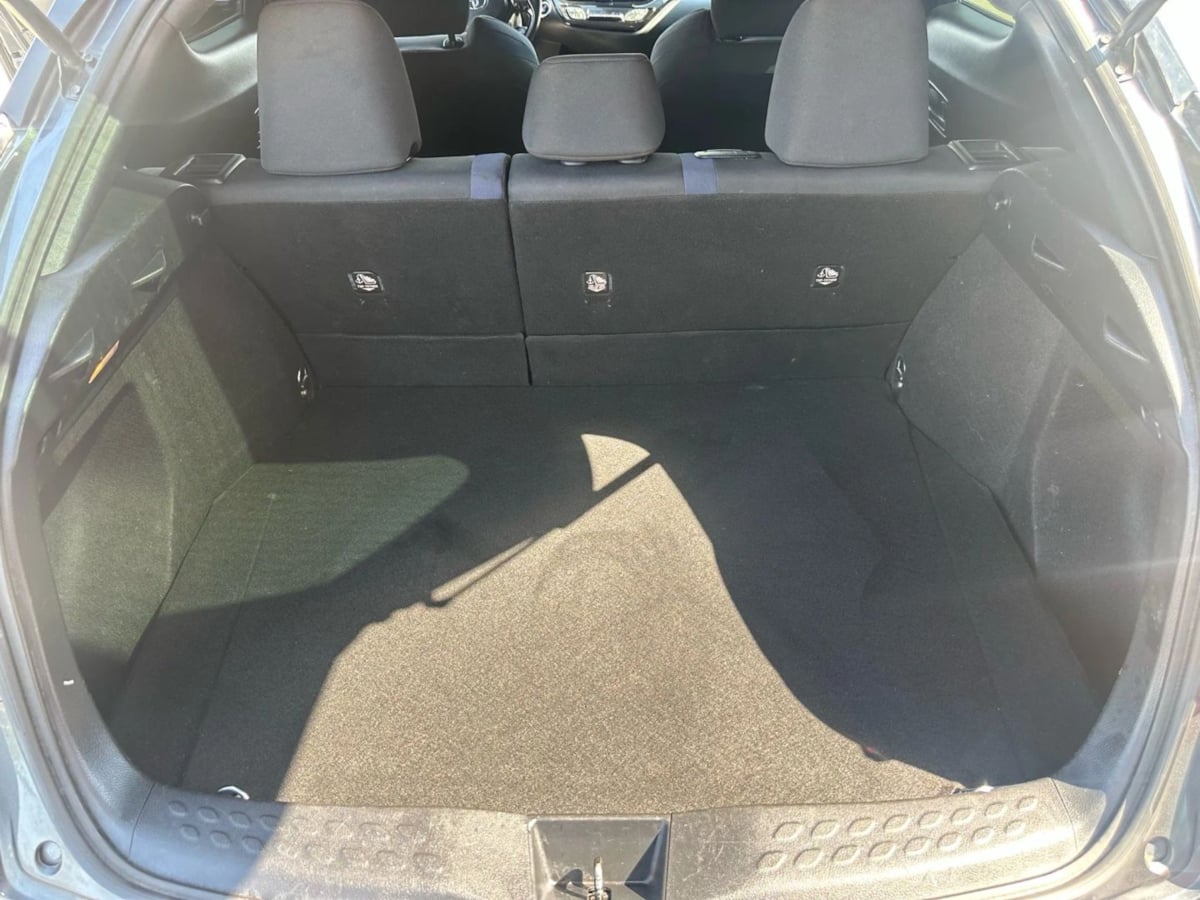 2021 Toyota C-HR XLE photo 27