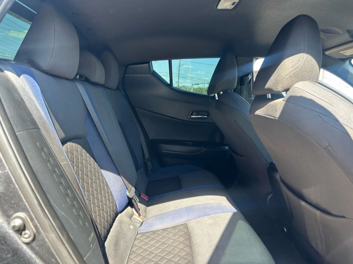 2021 Toyota C-HR XLE photo 29