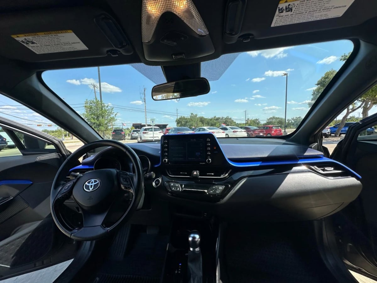 2021 Toyota C-HR XLE photo 35