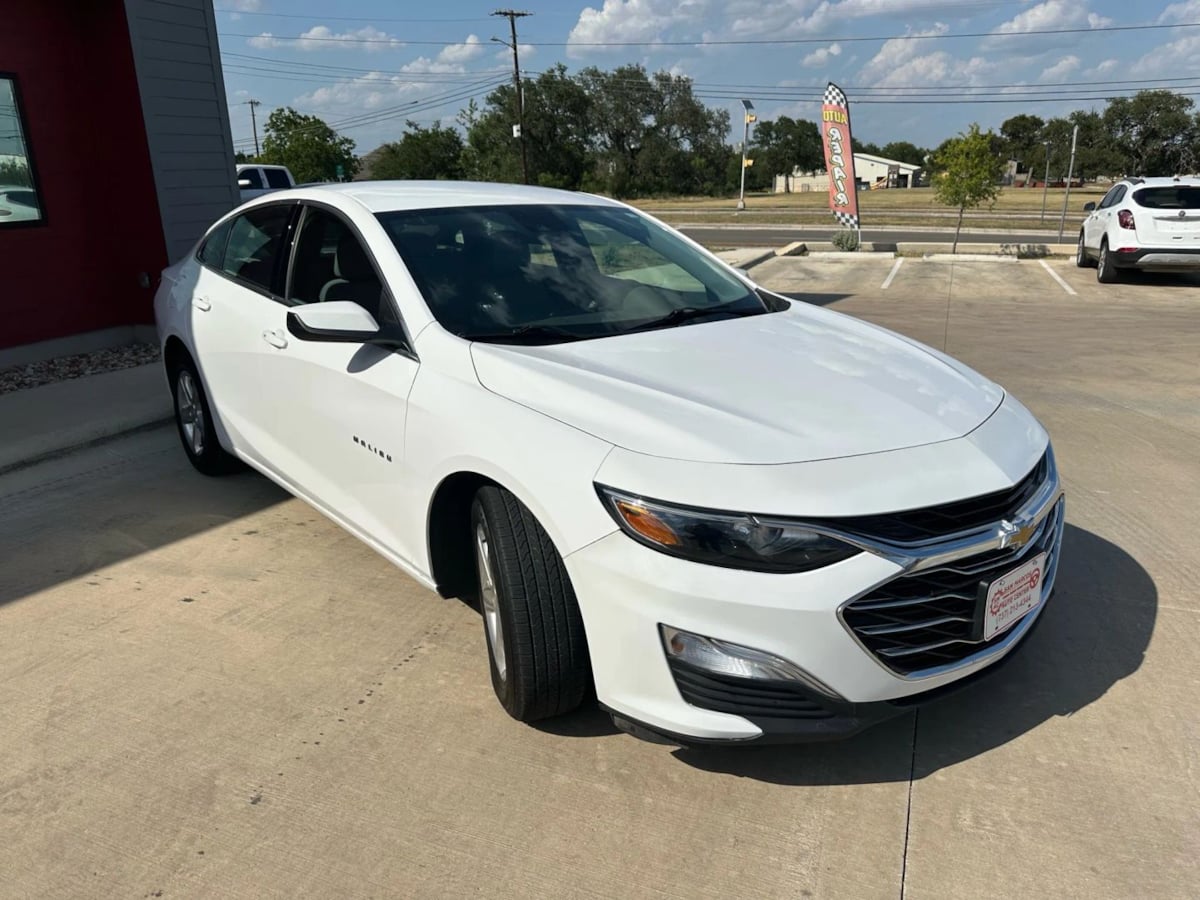 2020 Chevrolet Malibu LS photo 4