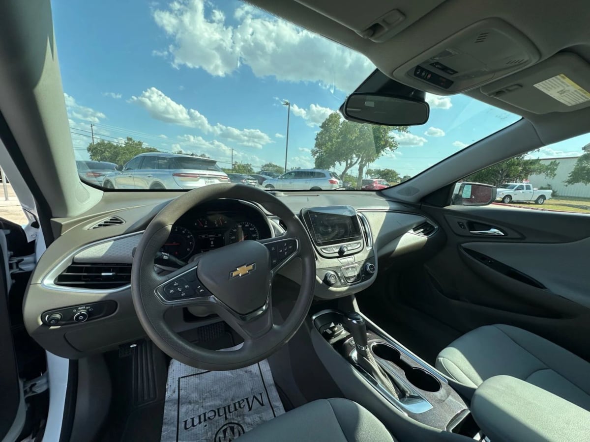 2020 Chevrolet Malibu LS photo 12