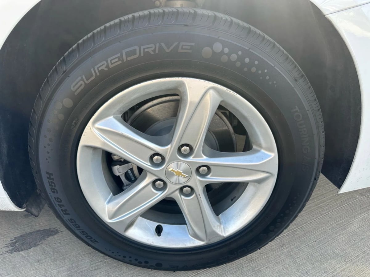 2020 Chevrolet Malibu LS photo 34