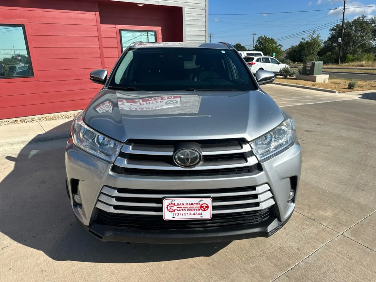 2019 Toyota Highlander XLE photo 2