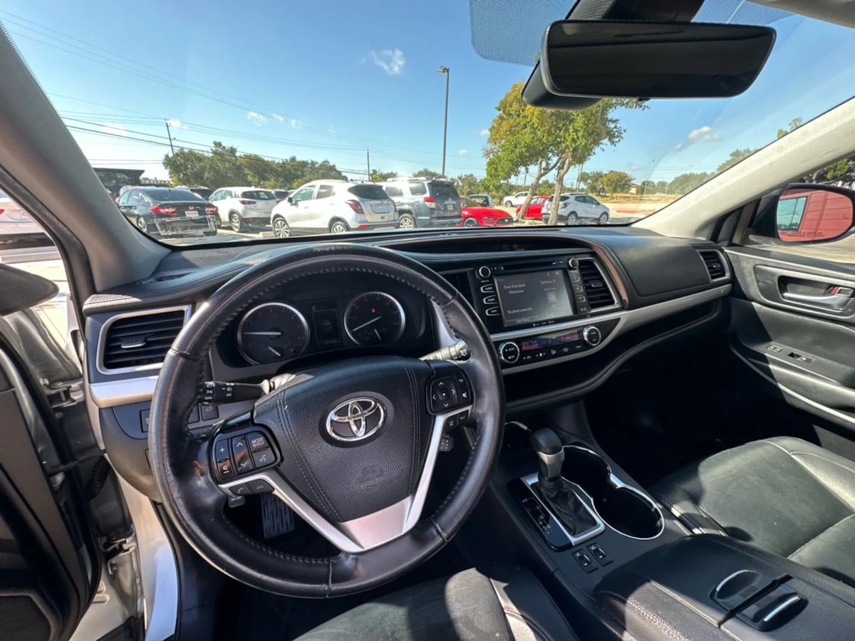 2019 Toyota Highlander XLE photo 11