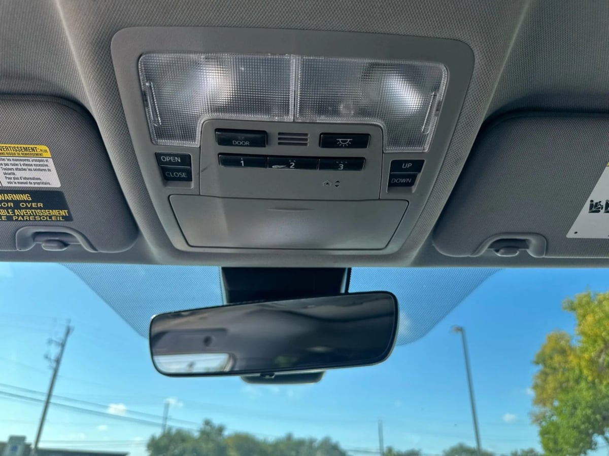2019 Toyota Highlander XLE photo 12