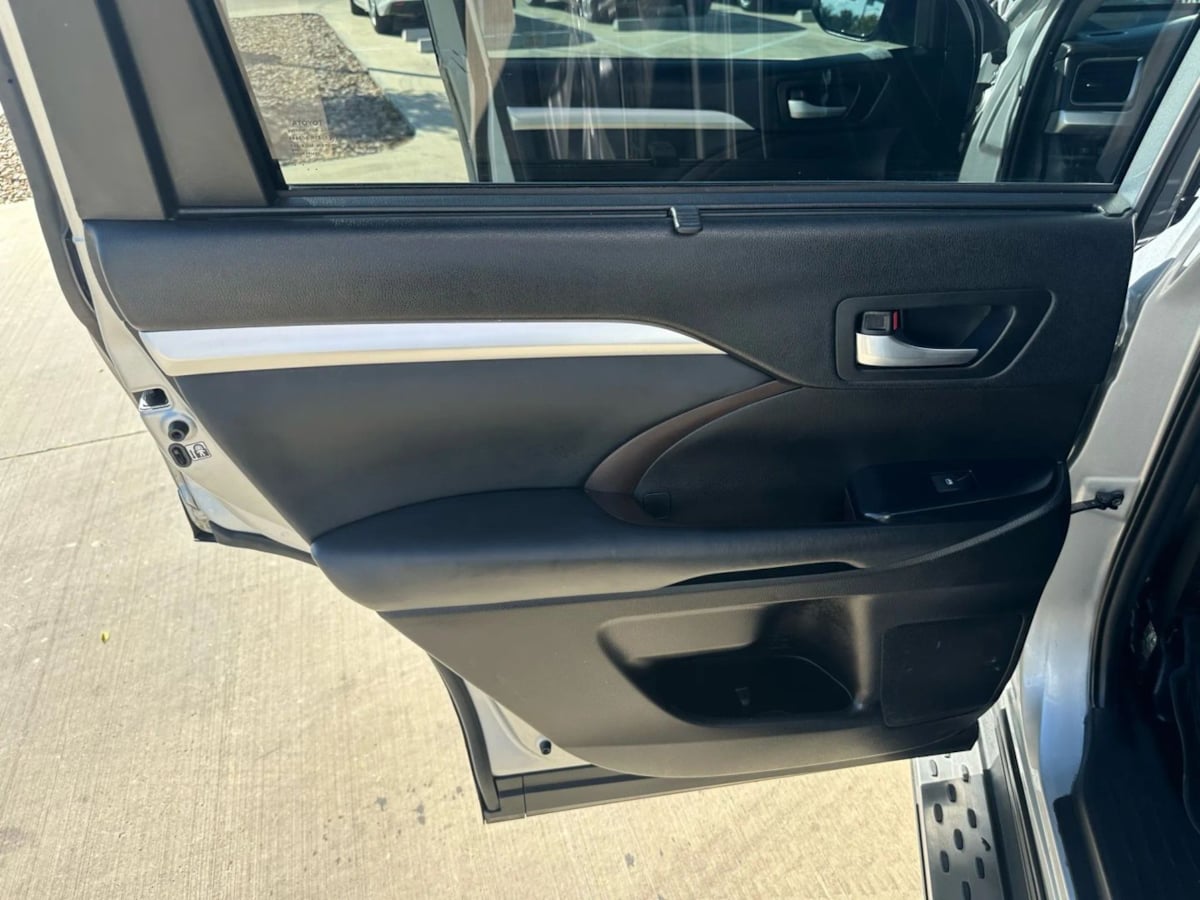 2019 Toyota Highlander XLE photo 21