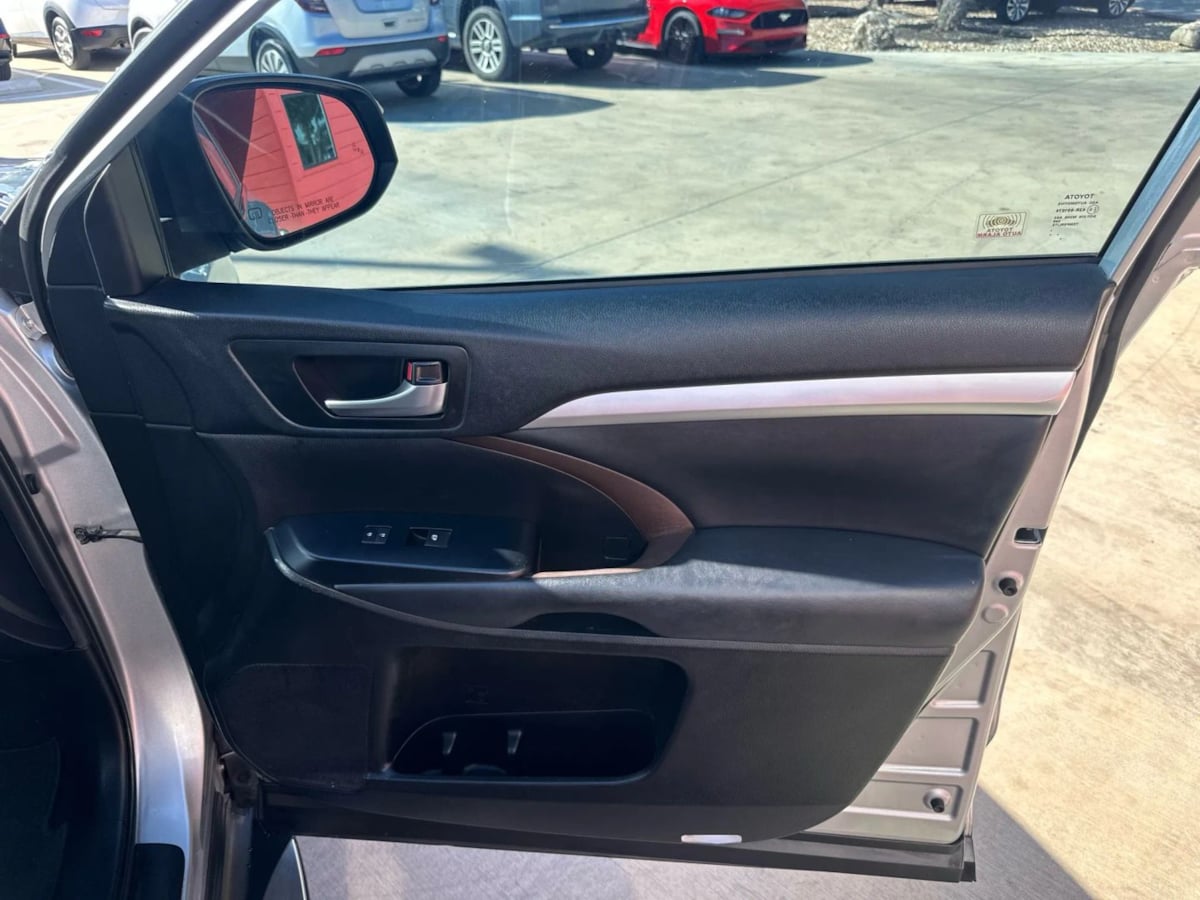 2019 Toyota Highlander XLE photo 30