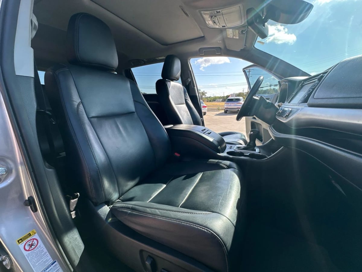2019 Toyota Highlander XLE photo 32