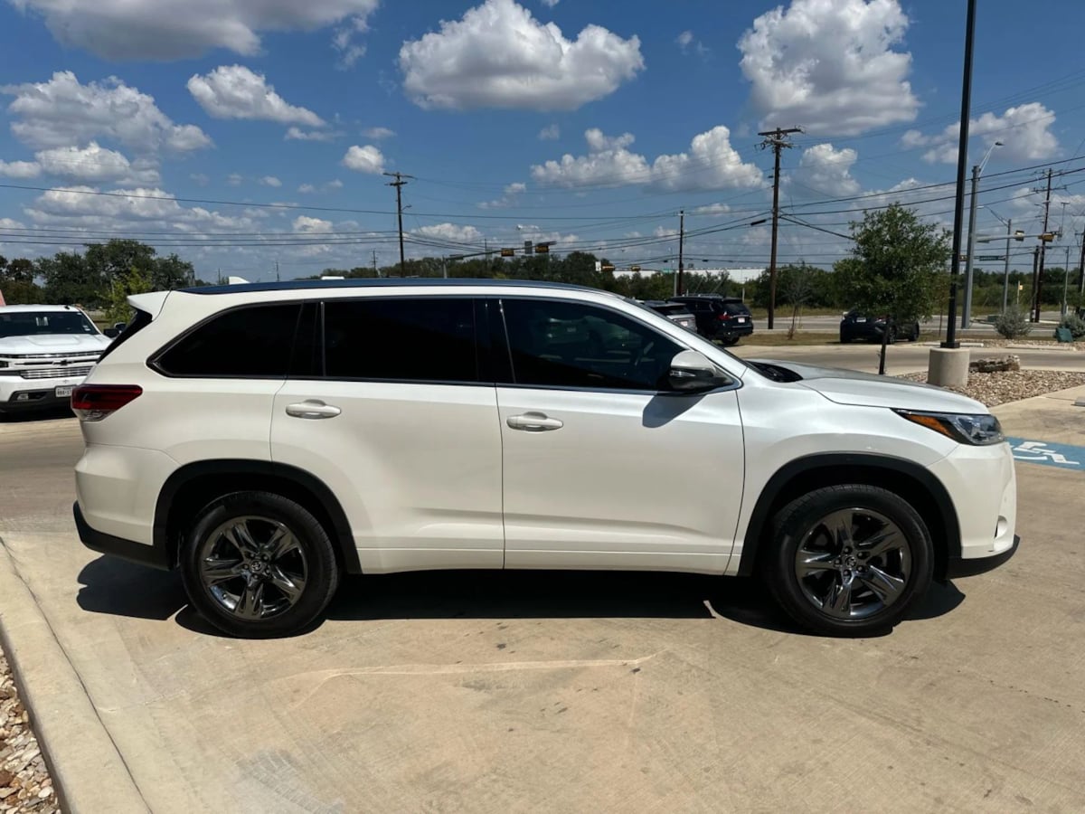 2017 Toyota Highlander Limited Platinum photo 5