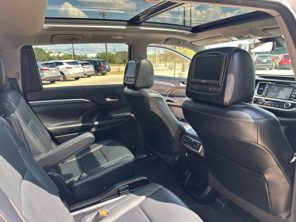 2017 Toyota Highlander Limited Platinum photo 30