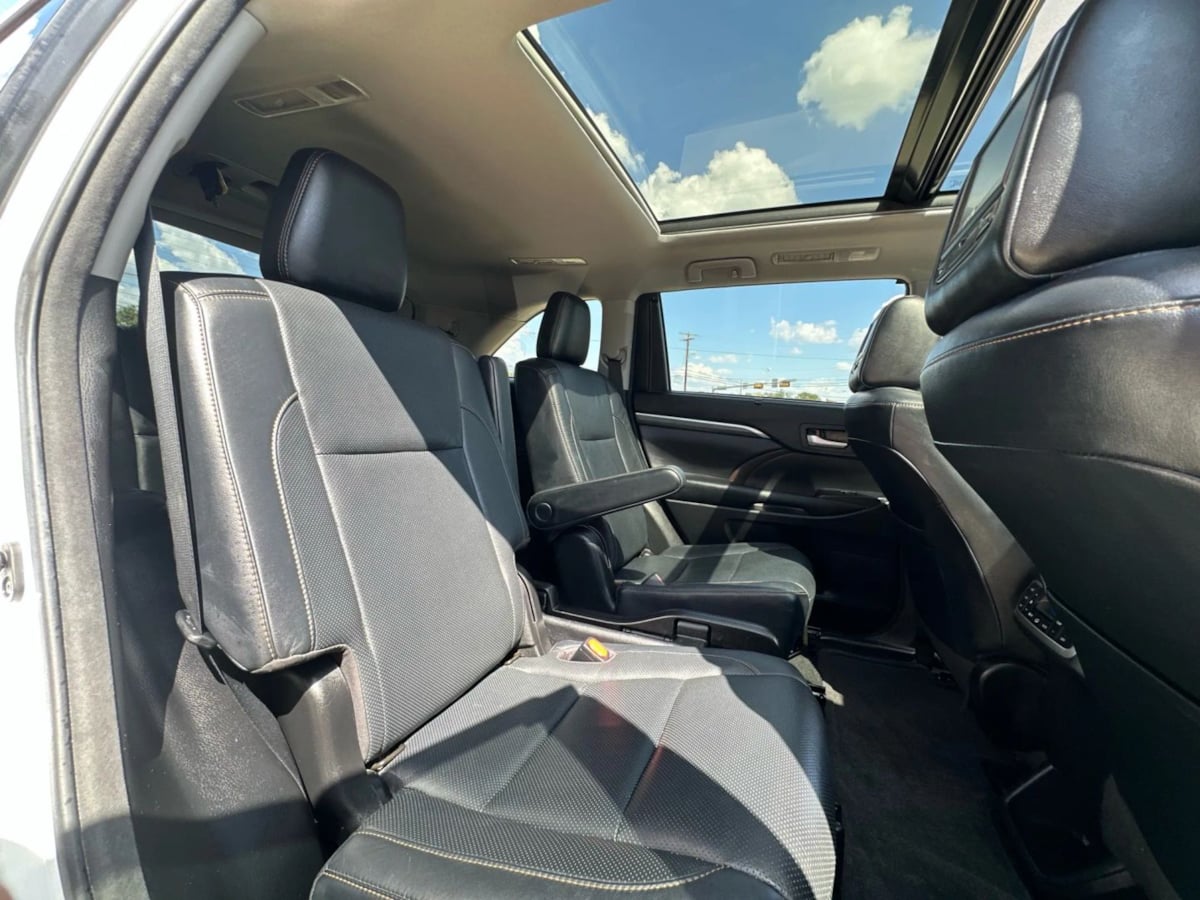 2017 Toyota Highlander Limited Platinum photo 31