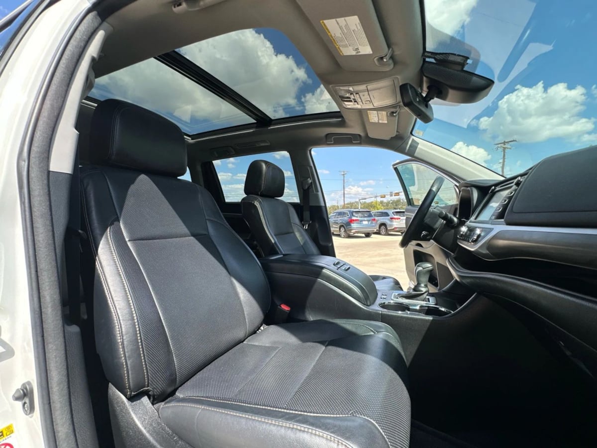2017 Toyota Highlander Limited Platinum photo 33