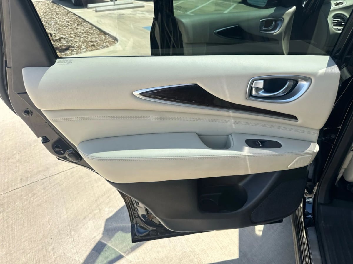 2018 Infiniti QX60 Deluxe Technology photo 25