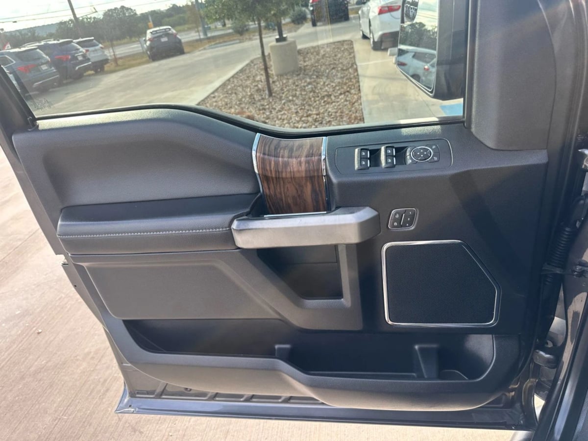 2018 Ford F-150 Lariat photo 18