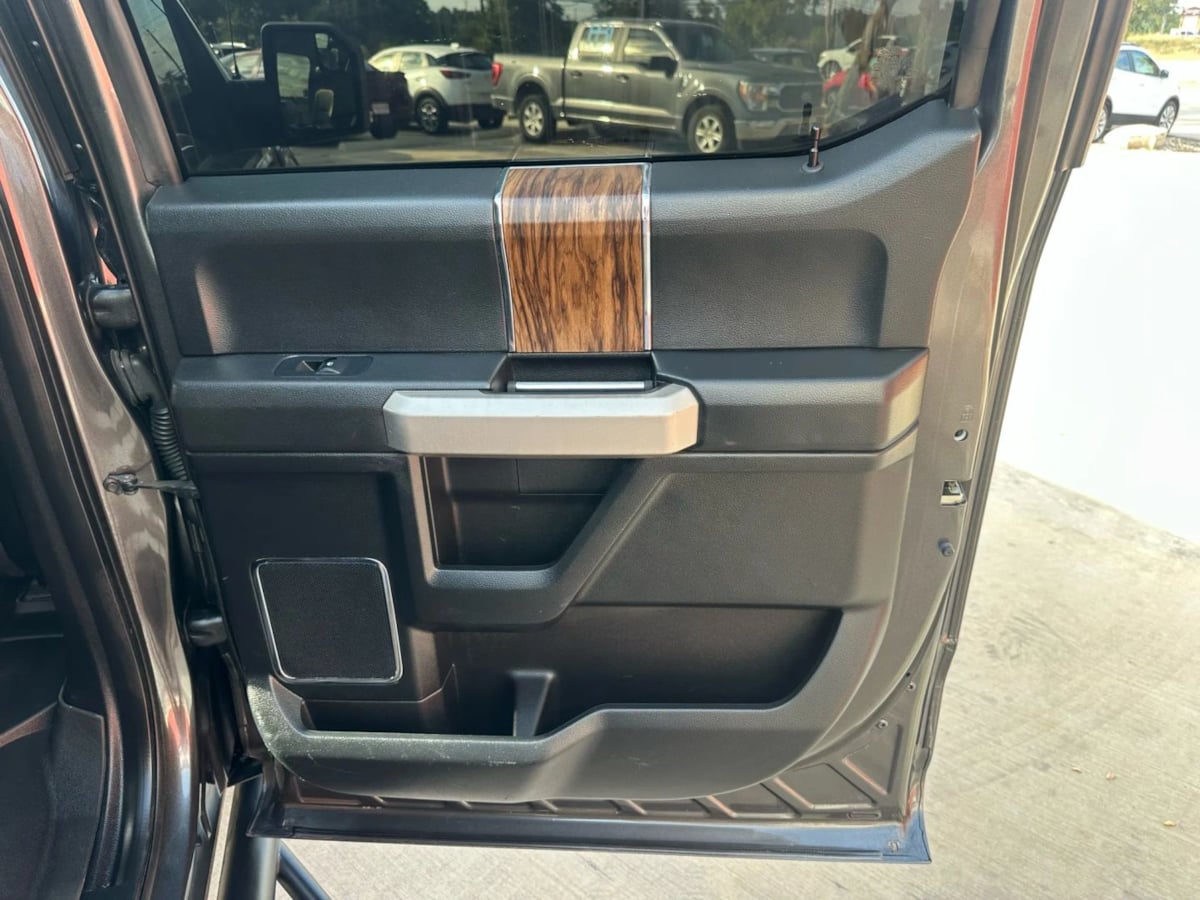 2018 Ford F-150 Lariat photo 25