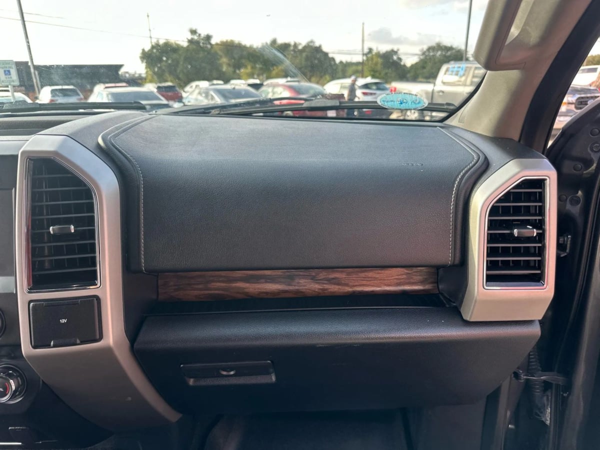 2018 Ford F-150 Lariat photo 31