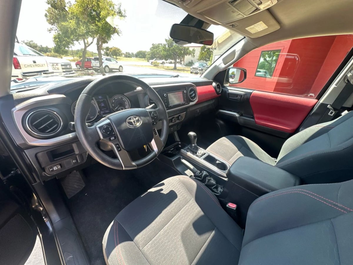 2019 Toyota Tacoma SR5 photo 11
