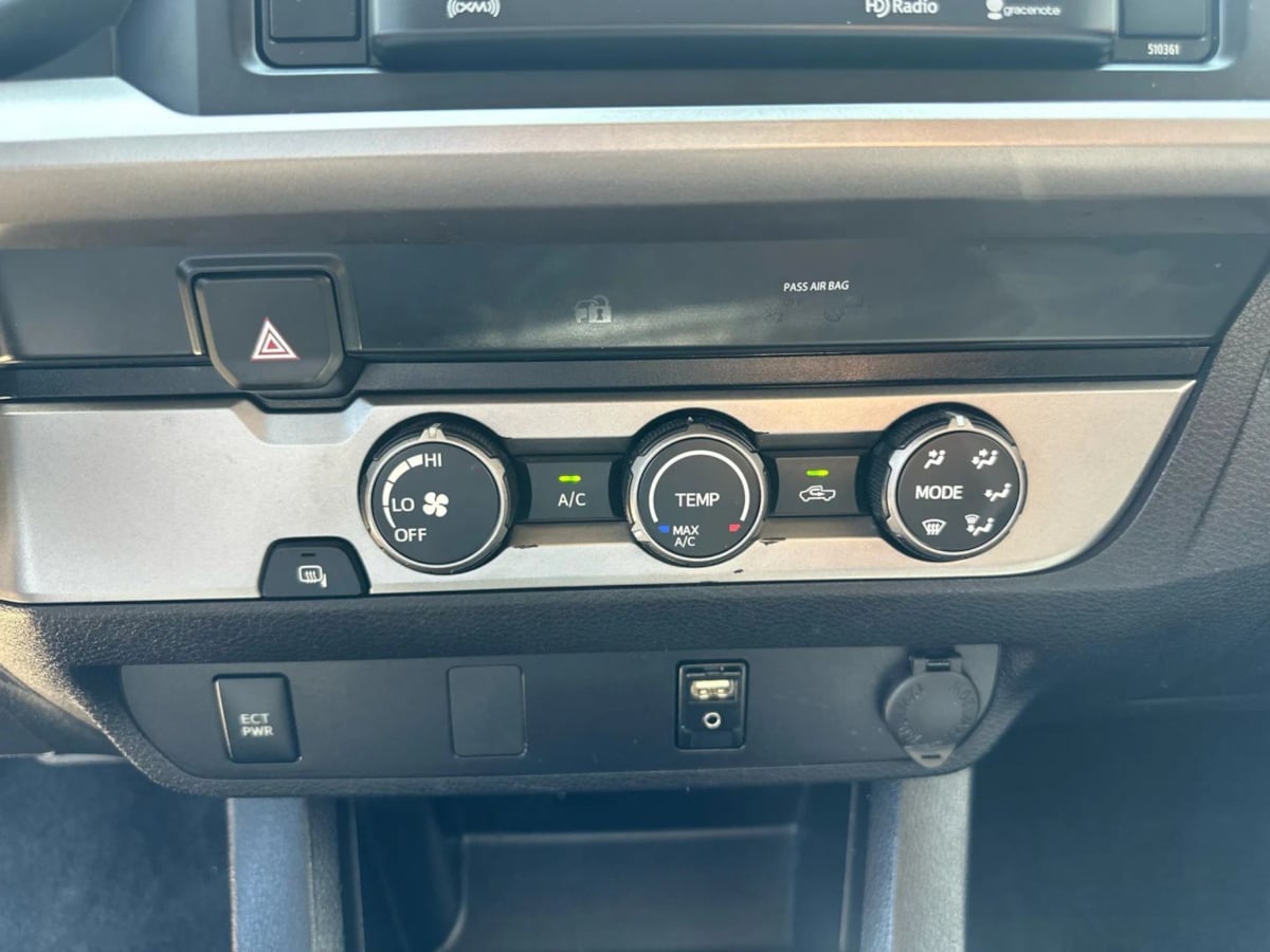 2019 Toyota Tacoma SR5 photo 16