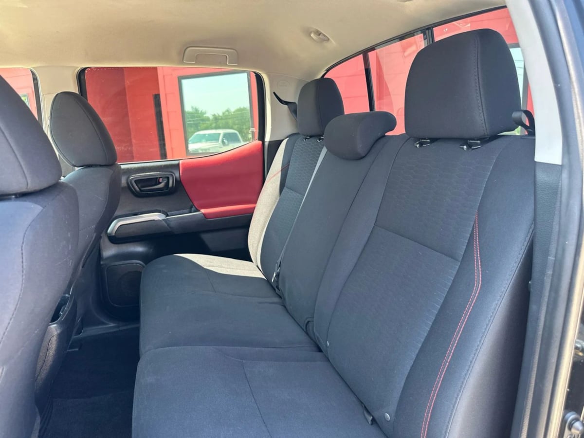 2019 Toyota Tacoma SR5 photo 22