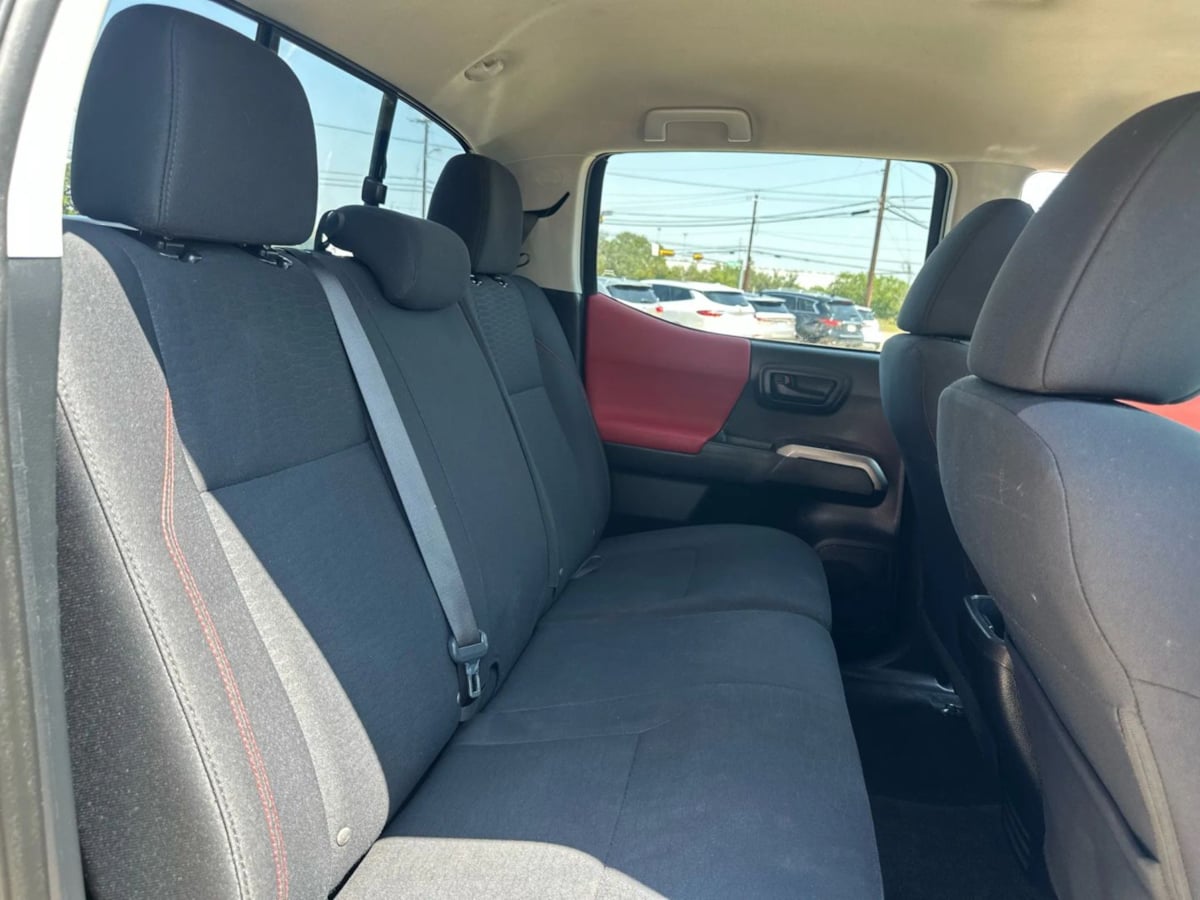 2019 Toyota Tacoma SR5 photo 24
