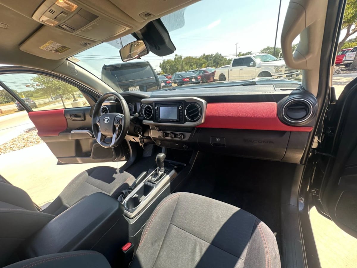2019 Toyota Tacoma SR5 photo 28