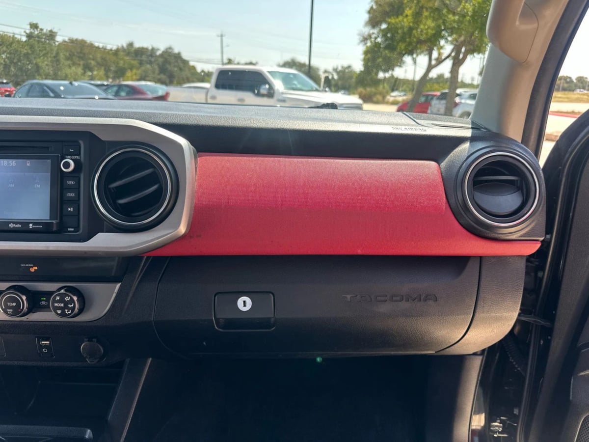 2019 Toyota Tacoma SR5 photo 29
