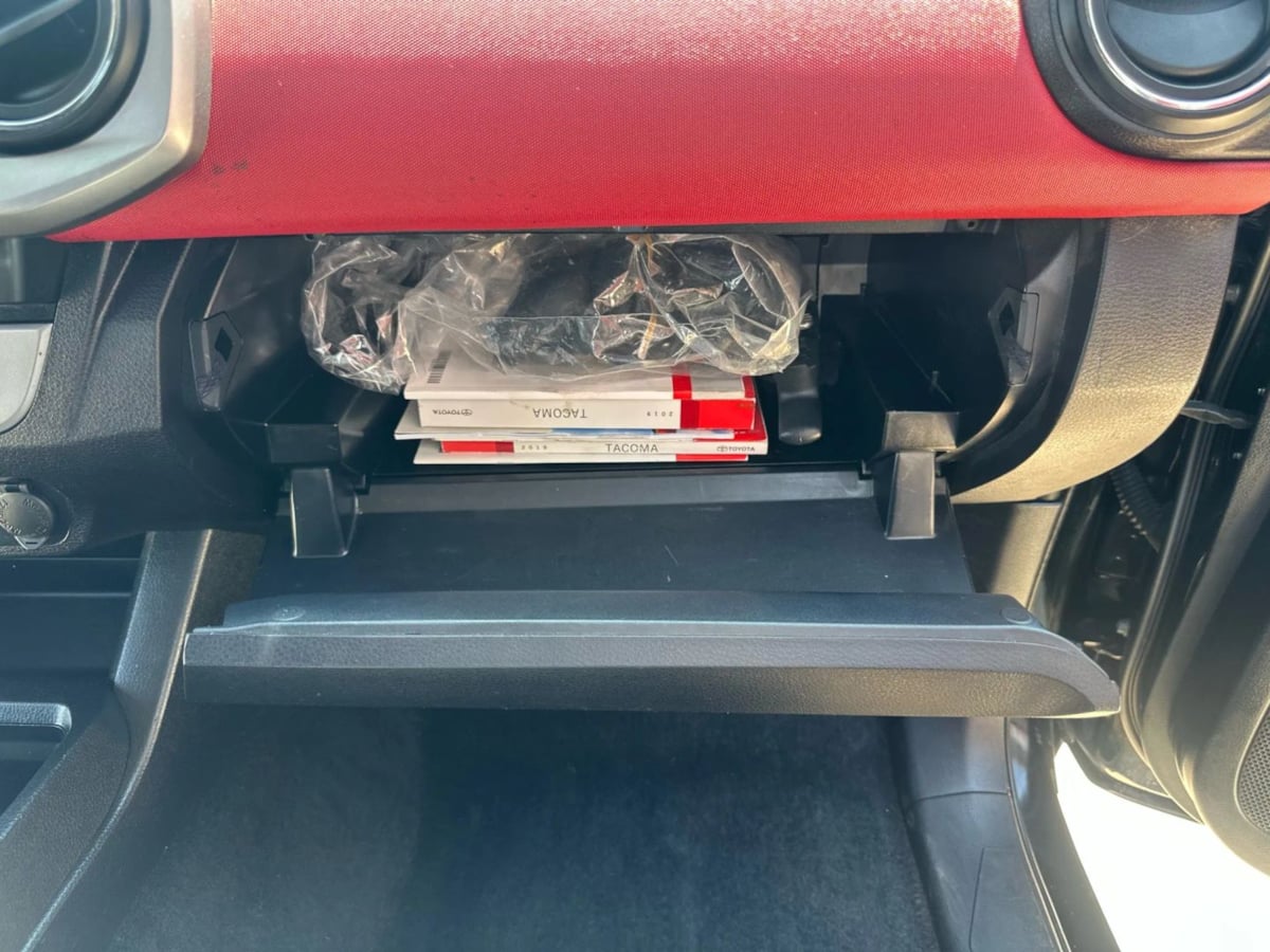2019 Toyota Tacoma SR5 photo 30