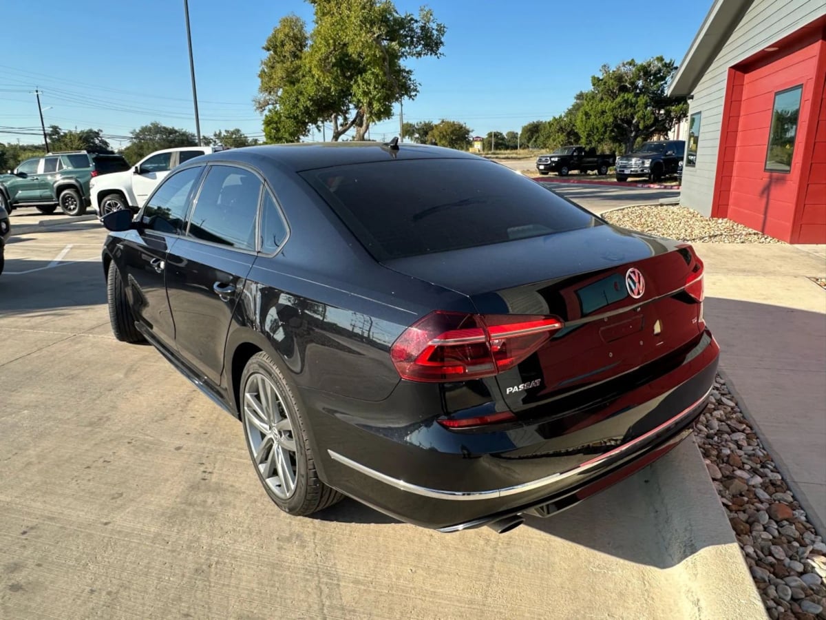2018 Volkswagen Passat R-Line photo 9