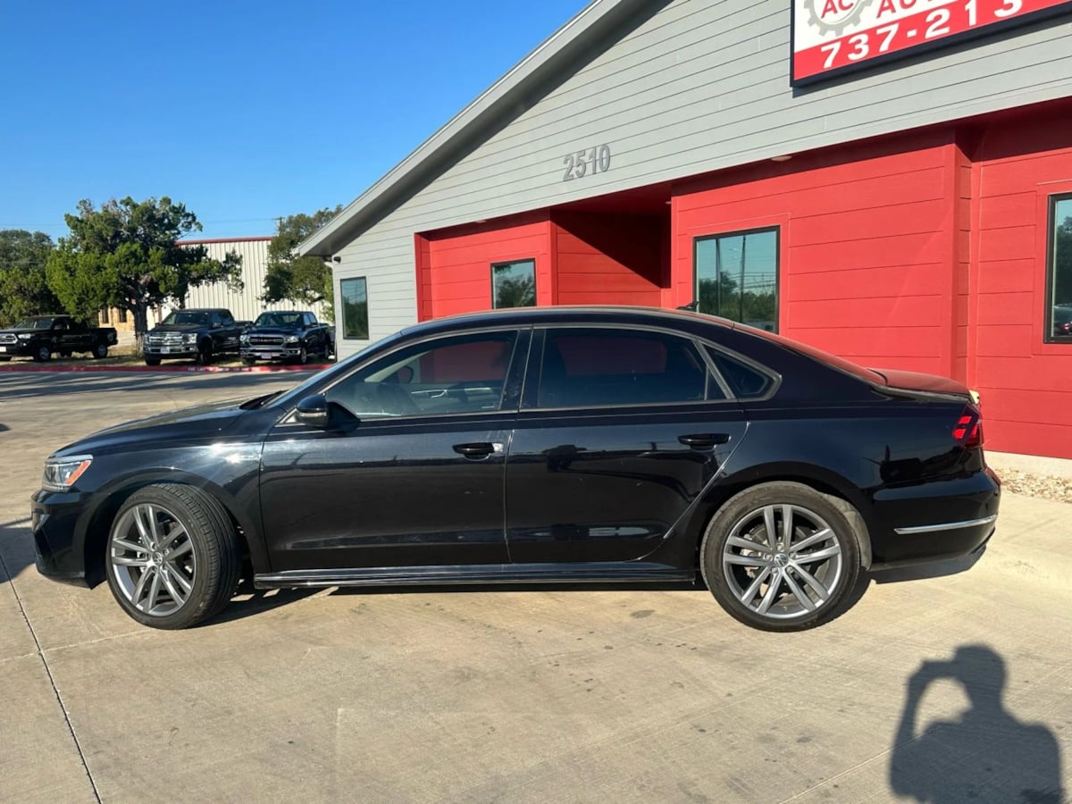 2018 Volkswagen Passat R-Line photo 10
