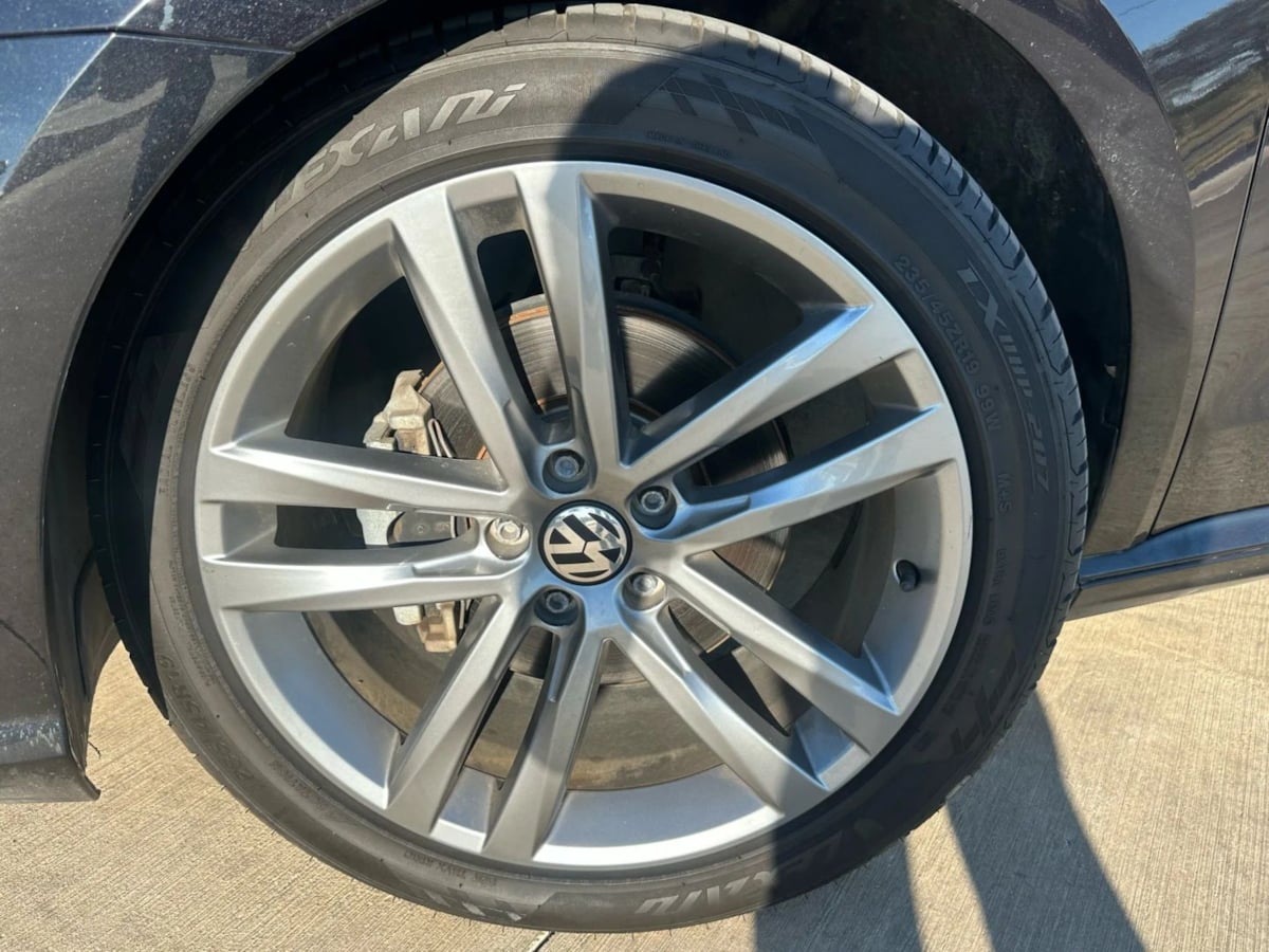 2018 Volkswagen Passat R-Line photo 12
