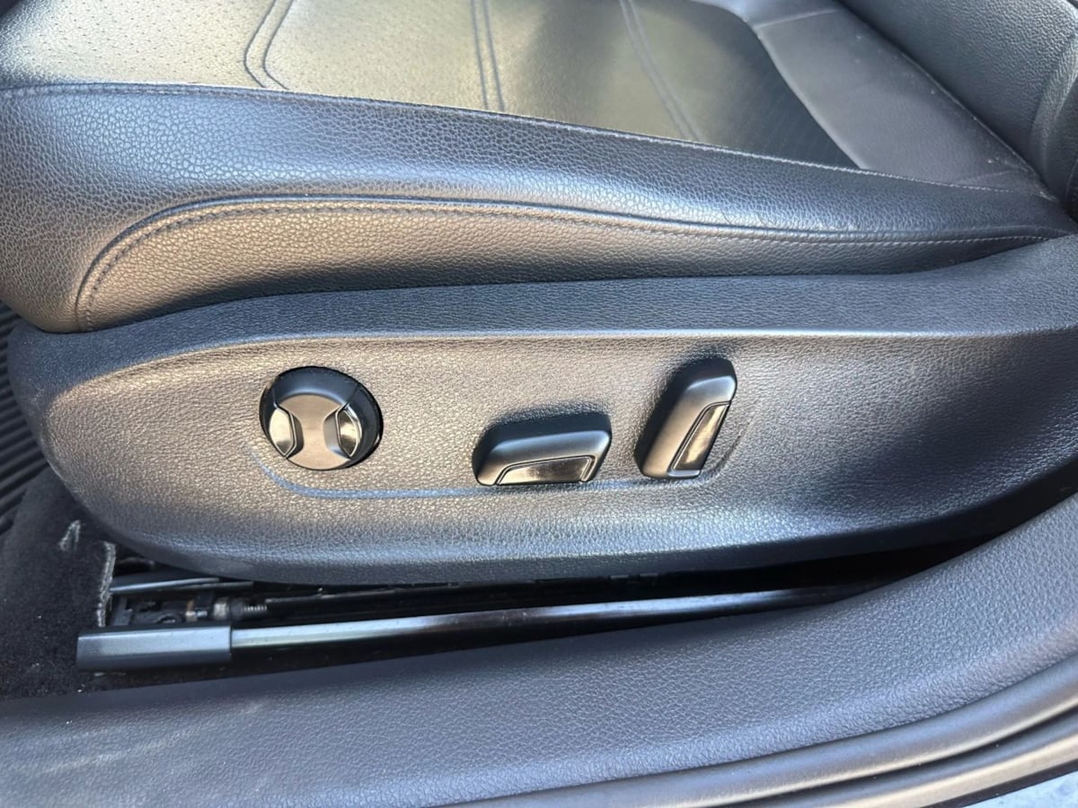 2018 Volkswagen Passat R-Line photo 15